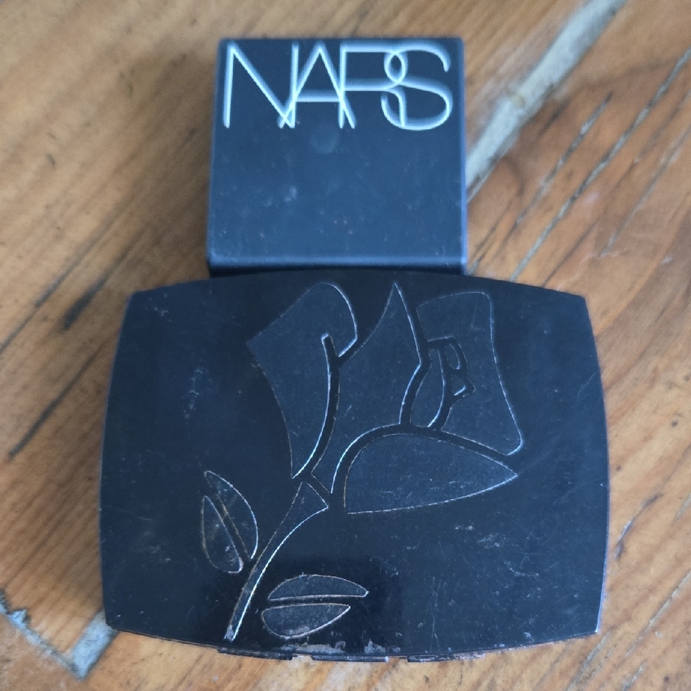 NARS Color Design Eyeshadow Palette And Nars Translucent Powder Sample